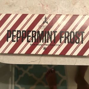 Jeffree Star peppermint frost highlighter palette